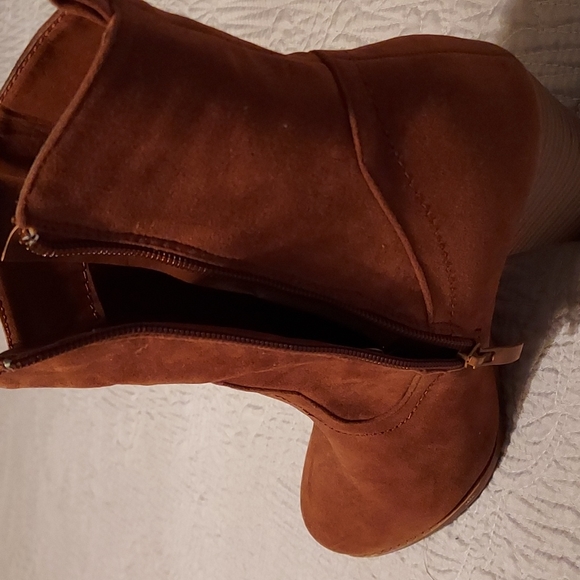 Ankle Boot - Picture 3 of 4